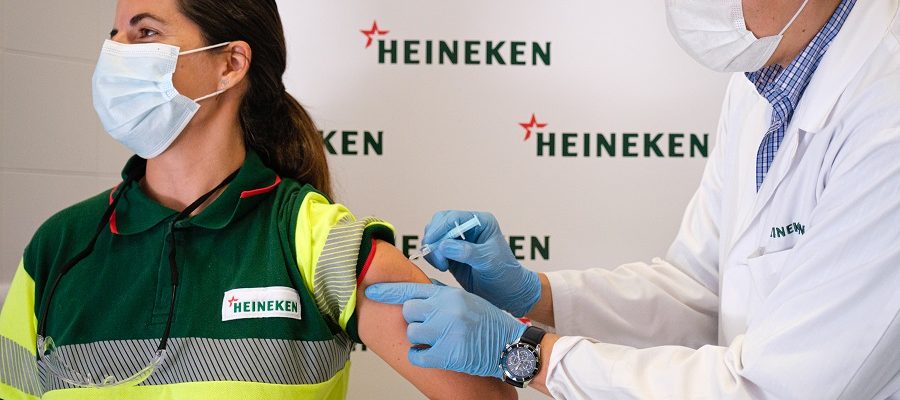 Heineken España contribuye a la lucha contra la COVID-19 vacunando a sus empleados
